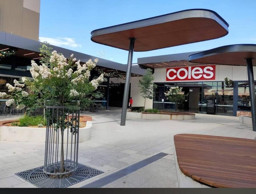 Luxury 5 Bedrooms 3 full Bathrooms home in centre of Rouse Hill