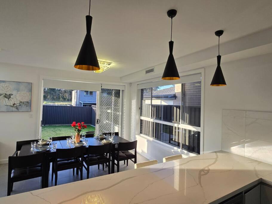 Luxury 5 Bedrooms 3 full Bathrooms home in centre of Rouse Hill