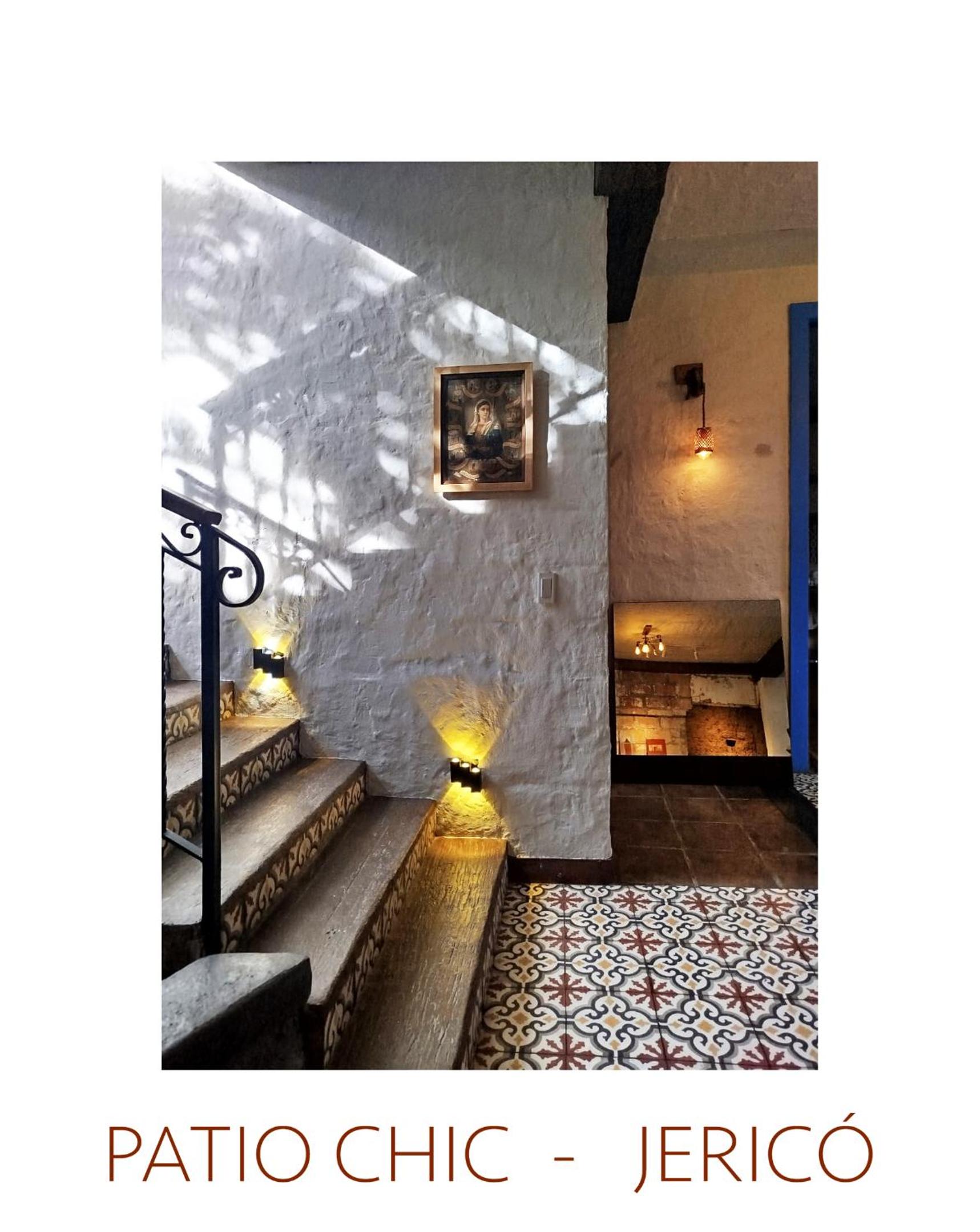 Hotel Patio Chic - Image 1