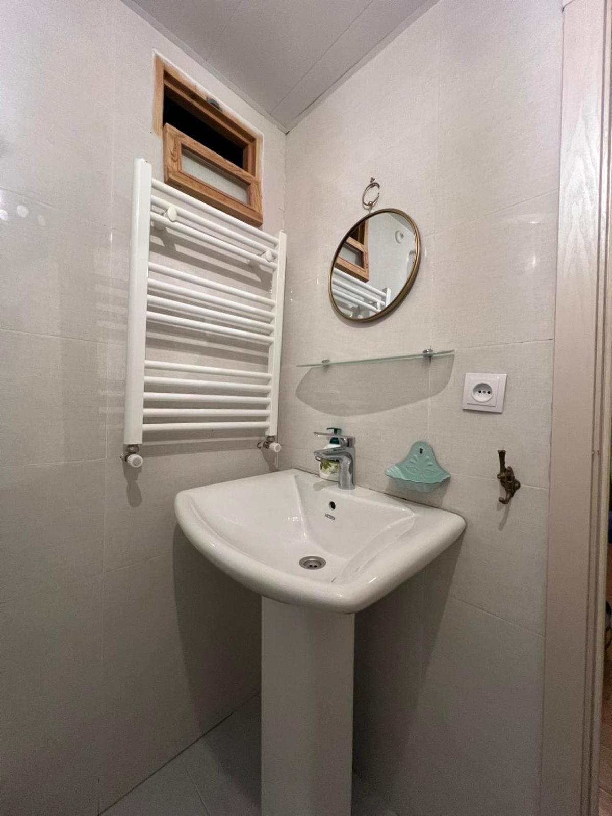 Quiet get away right at center view 4