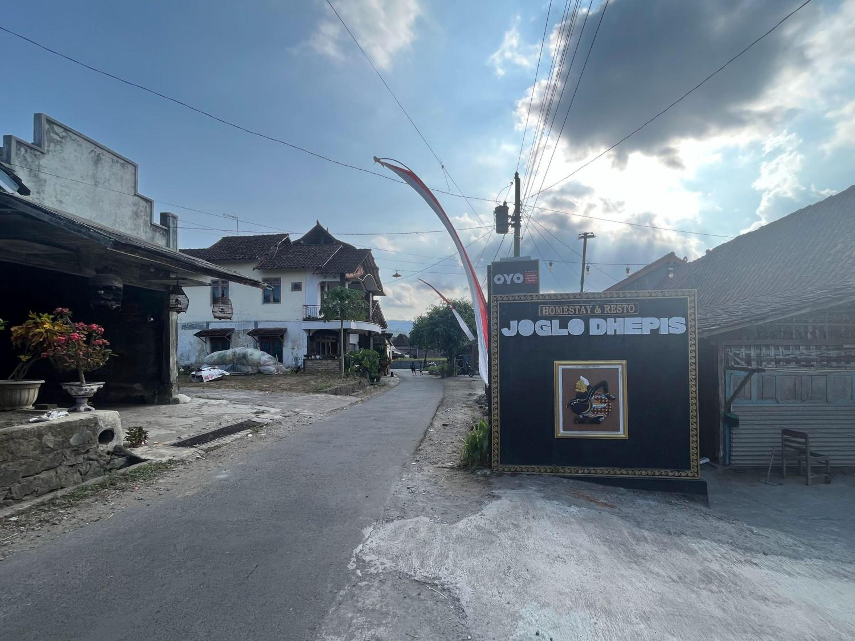 Joglo Dhepis Syariah Borobudur Magelang RedPartner