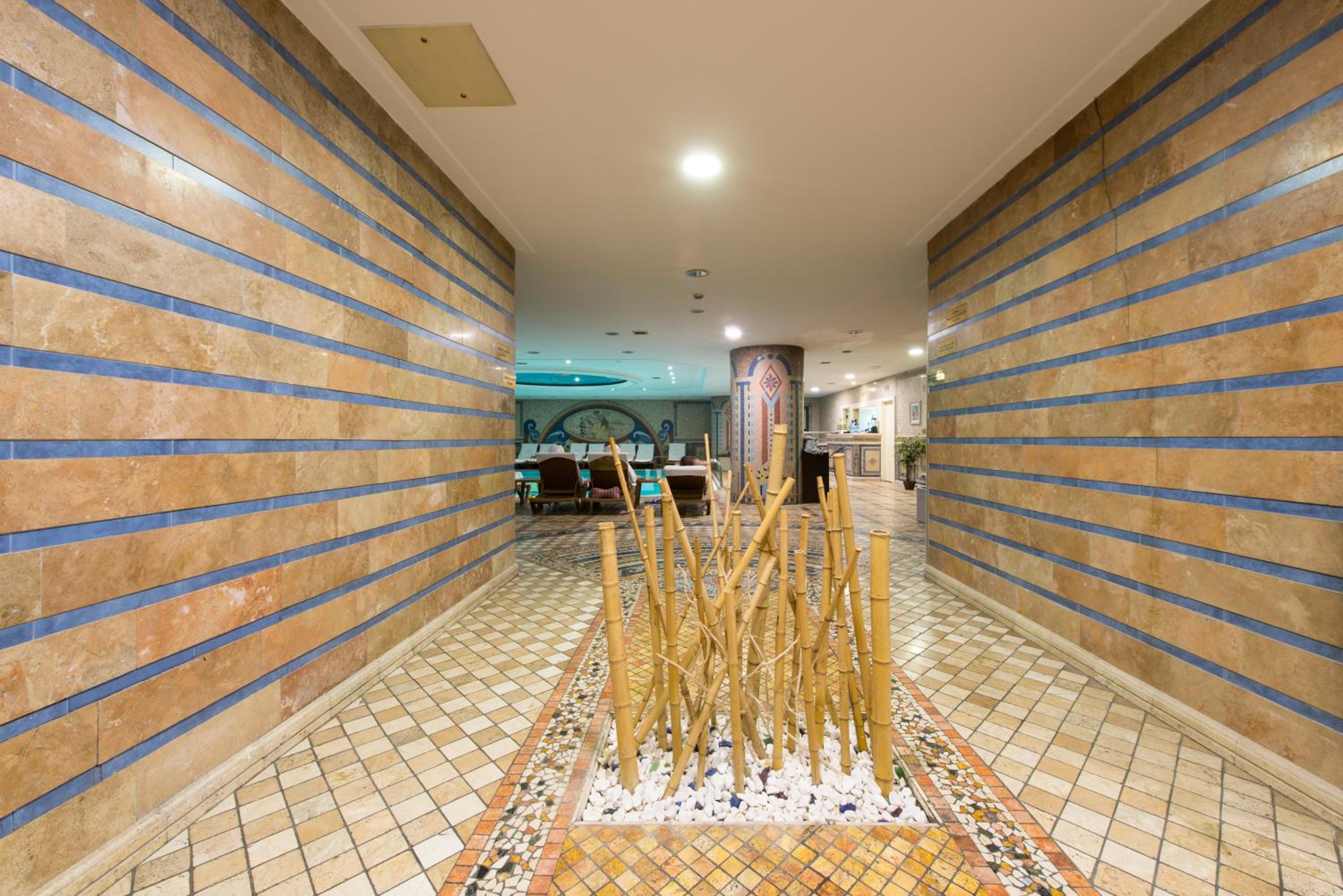 Akar International Hotel - Image 38