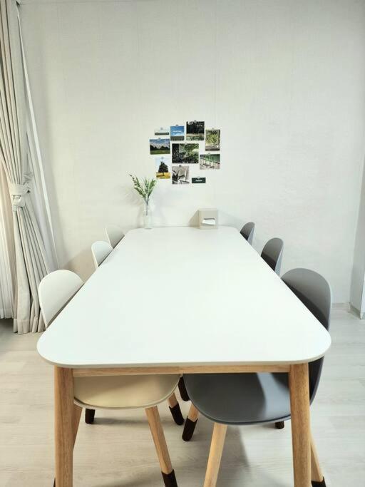 Acorn House Hapjeong Seoul 3R1B Good bed view 4