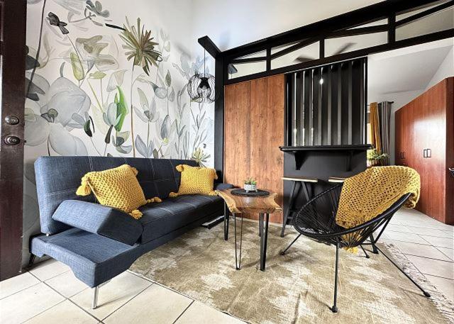Designer-Inspired 1Bed1Bath Condo Close to Beach