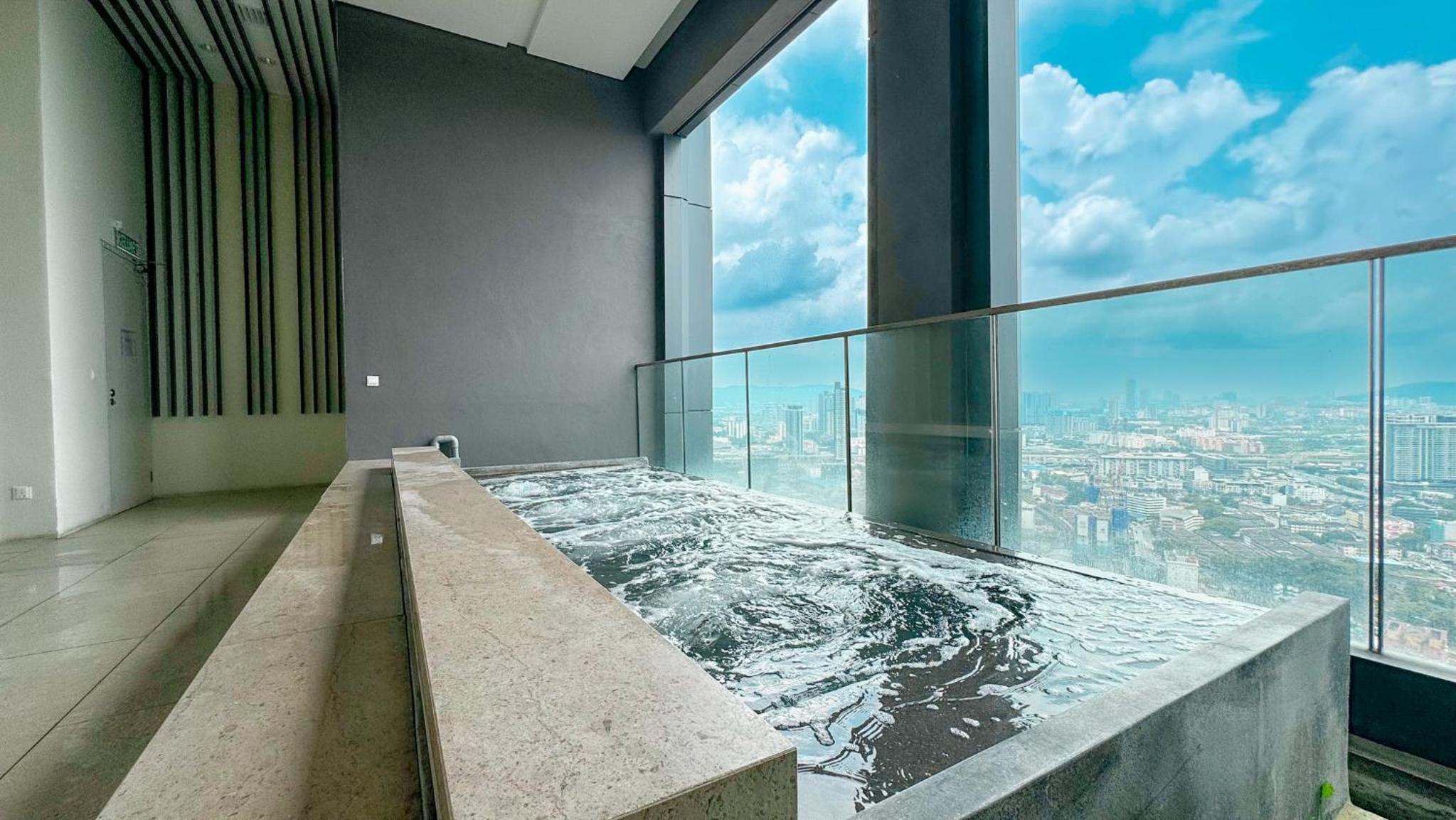 Sun Tropic KLCC View Suites