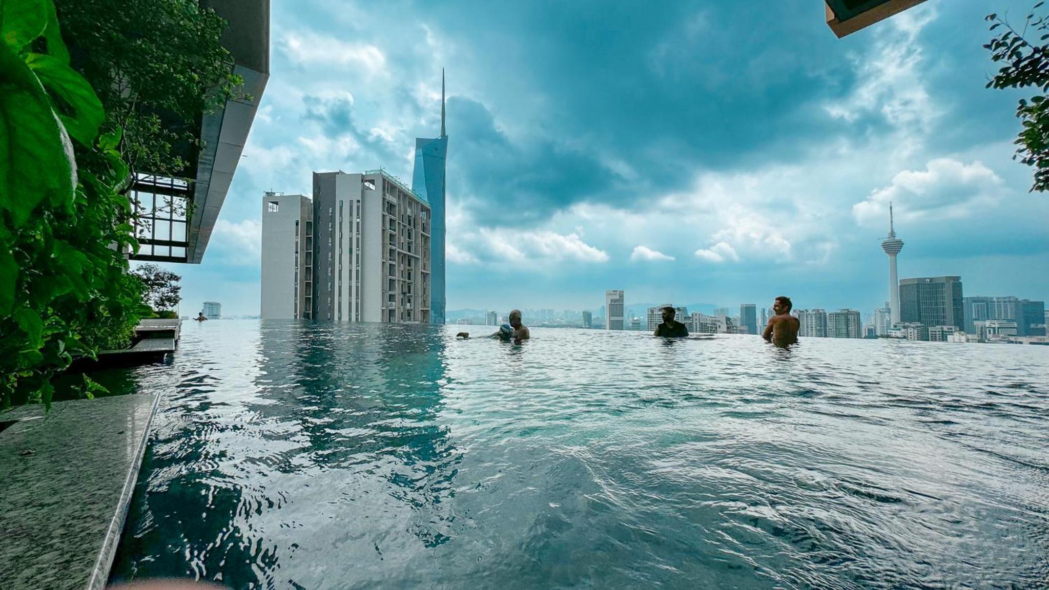 Sun Tropic KLCC View Suites