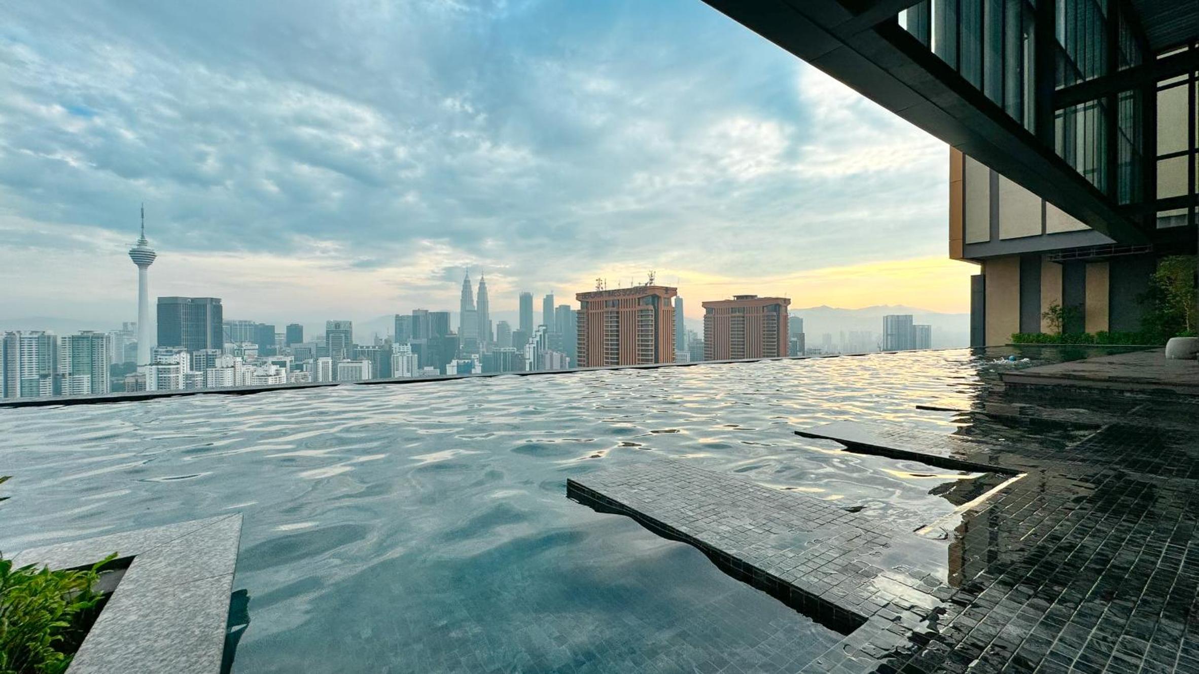 Sun Tropic KLCC View Suites