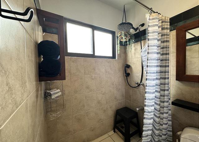 Designer-Inspired 1Bed1Bath Condo Close to Beach