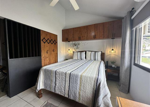 Designer-Inspired 1Bed1Bath Condo Close to Beach