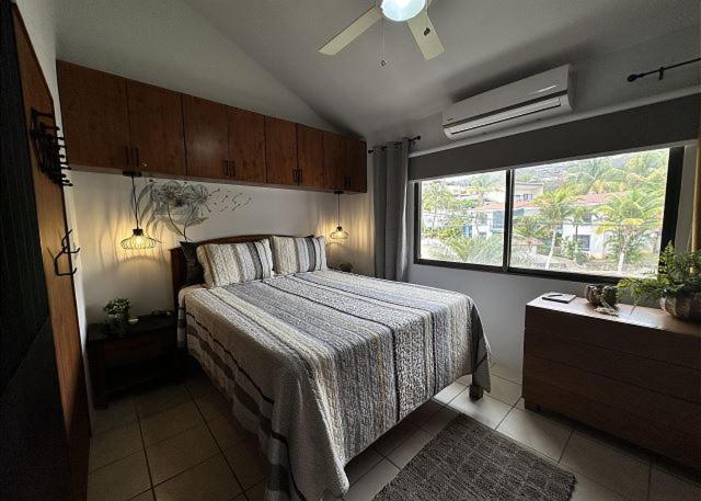 Designer-Inspired 1Bed1Bath Condo Close to Beach