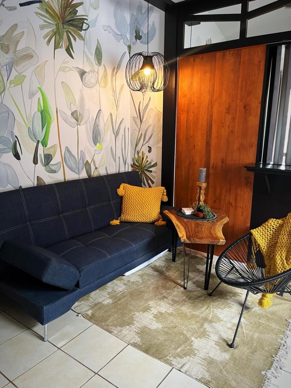 Designer-Inspired 1Bed1Bath Condo Close to Beach