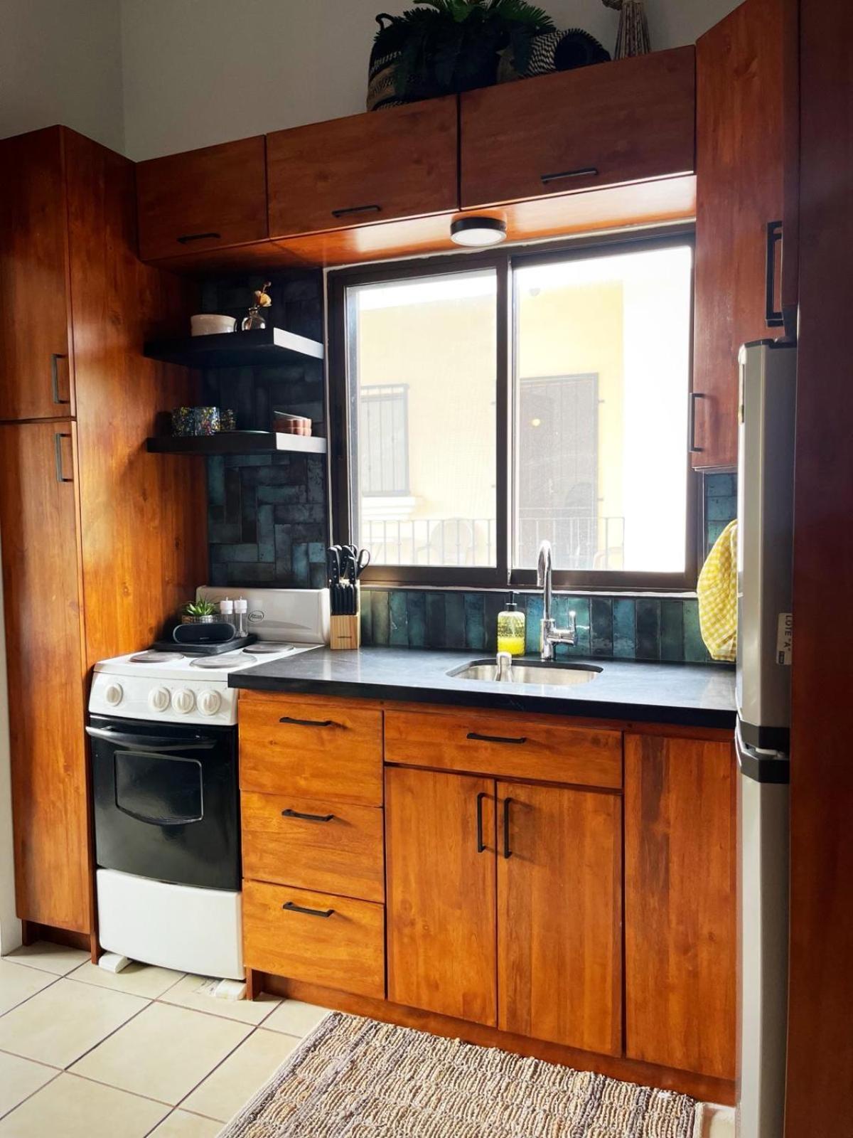Designer-Inspired 1Bed1Bath Condo Close to Beach