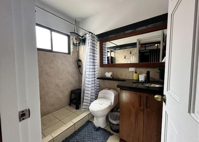Designer-Inspired 1Bed1Bath Condo Close to Beach