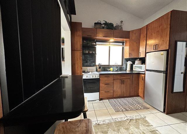 Designer-Inspired 1Bed1Bath Condo Close to Beach