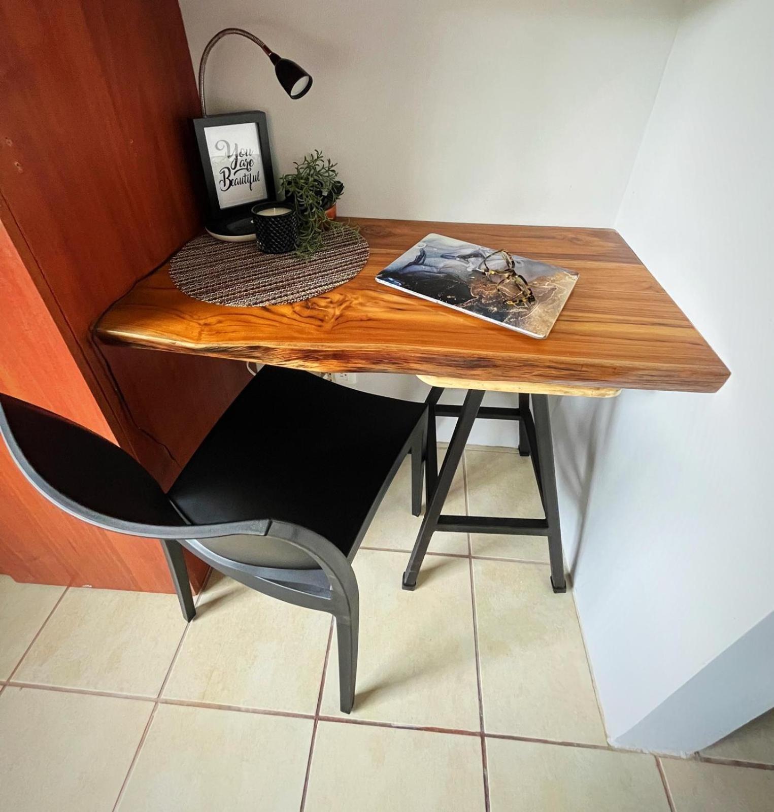 Designer-Inspired 1Bed1Bath Condo Close to Beach