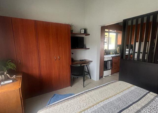 Designer-Inspired 1Bed1Bath Condo Close to Beach