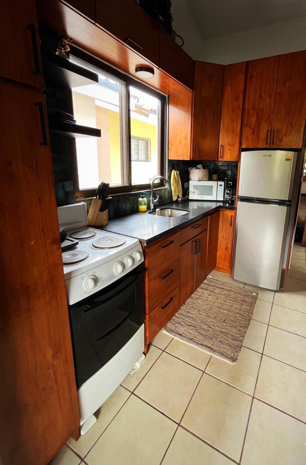 Designer-Inspired 1Bed1Bath Condo Close to Beach