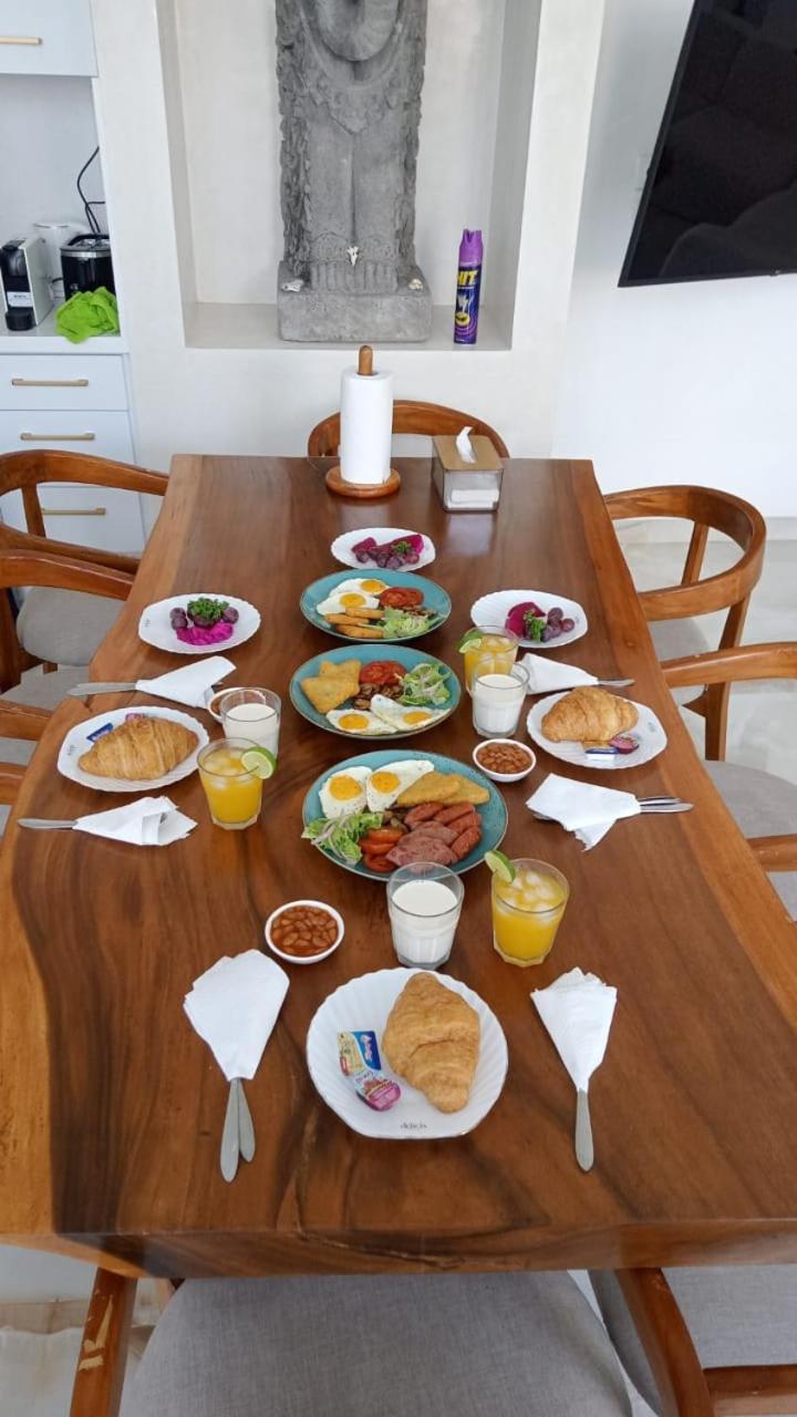 VILLA LILLY 3bed, 3bath Canggu modern villa — dining