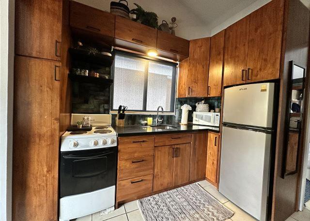 Designer-Inspired 1Bed1Bath Condo Close to Beach