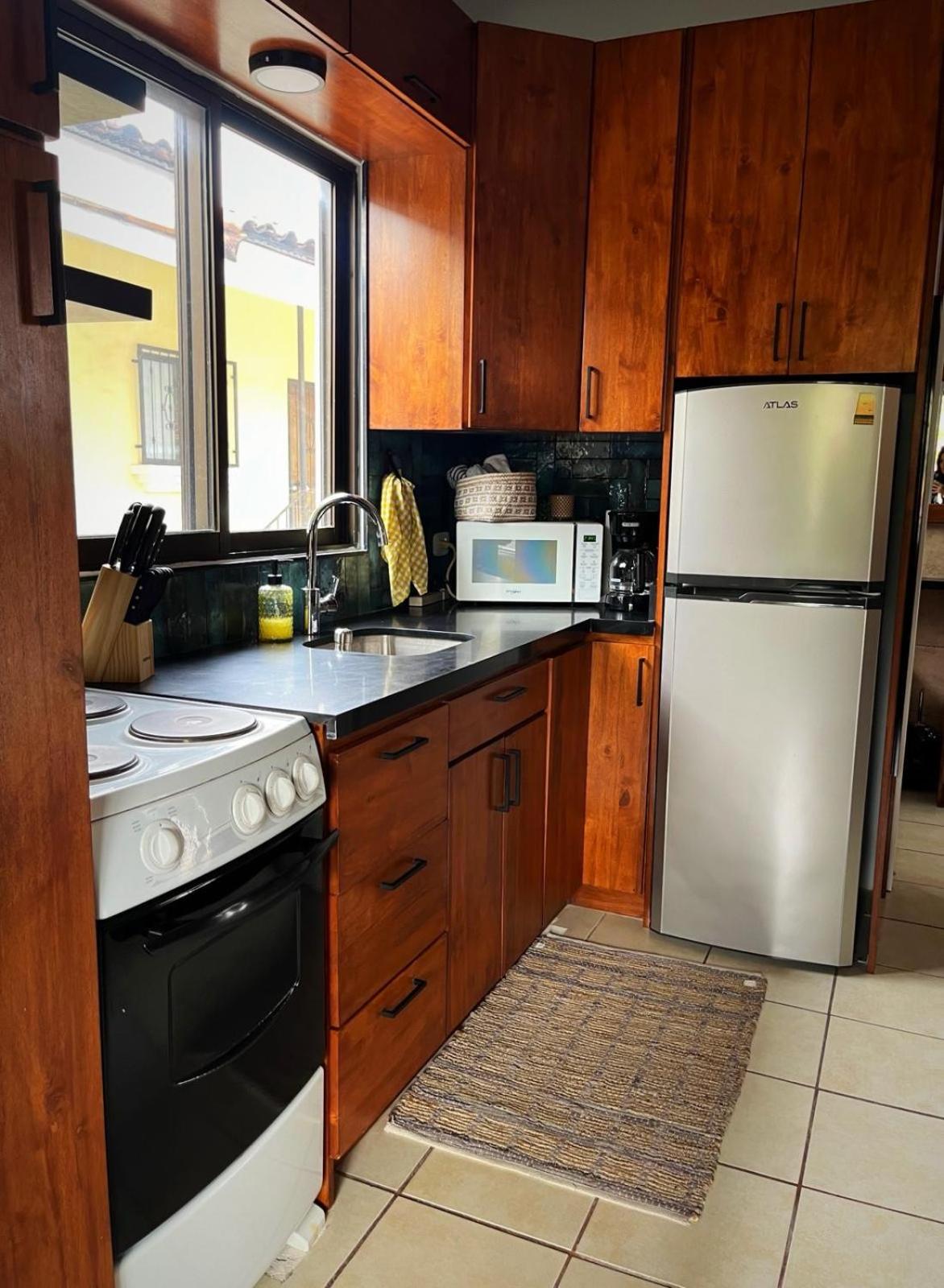 Designer-Inspired 1Bed1Bath Condo Close to Beach
