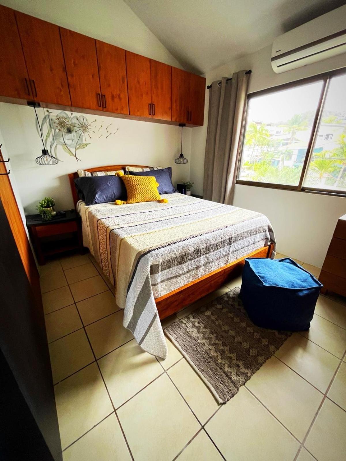 Designer-Inspired 1Bed1Bath Condo Close to Beach