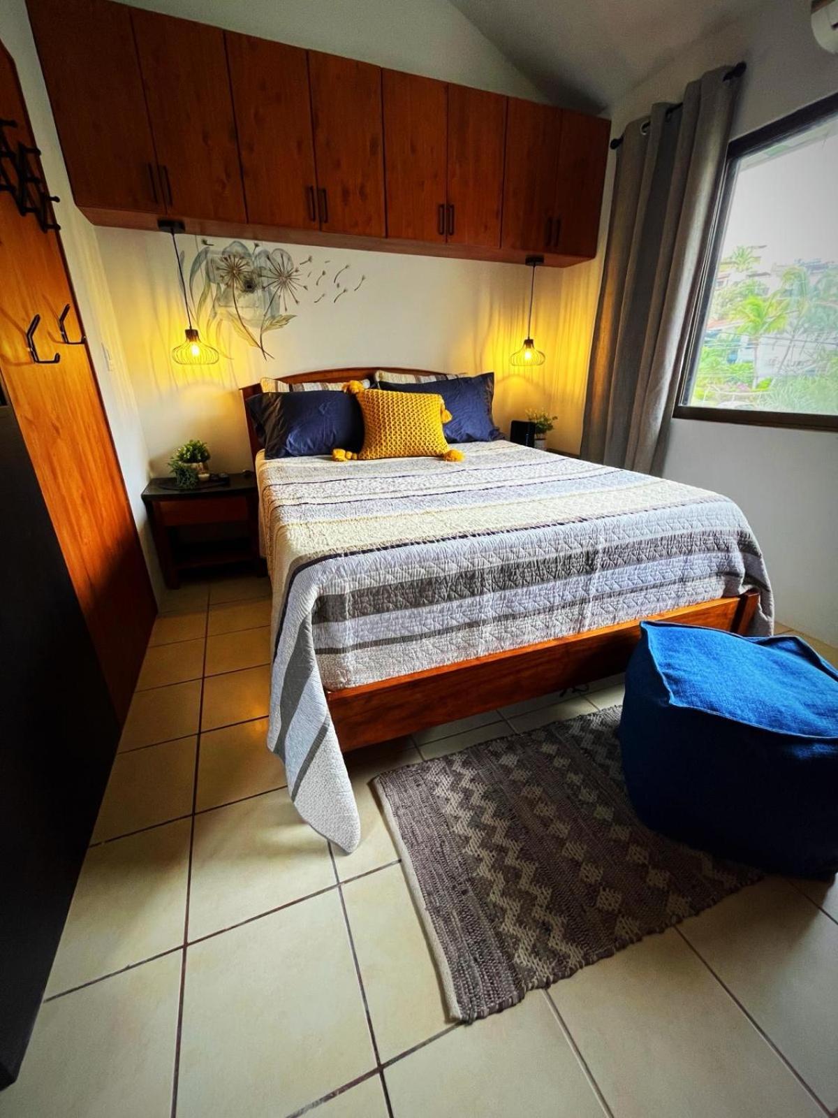 Designer-Inspired 1Bed1Bath Condo Close to Beach