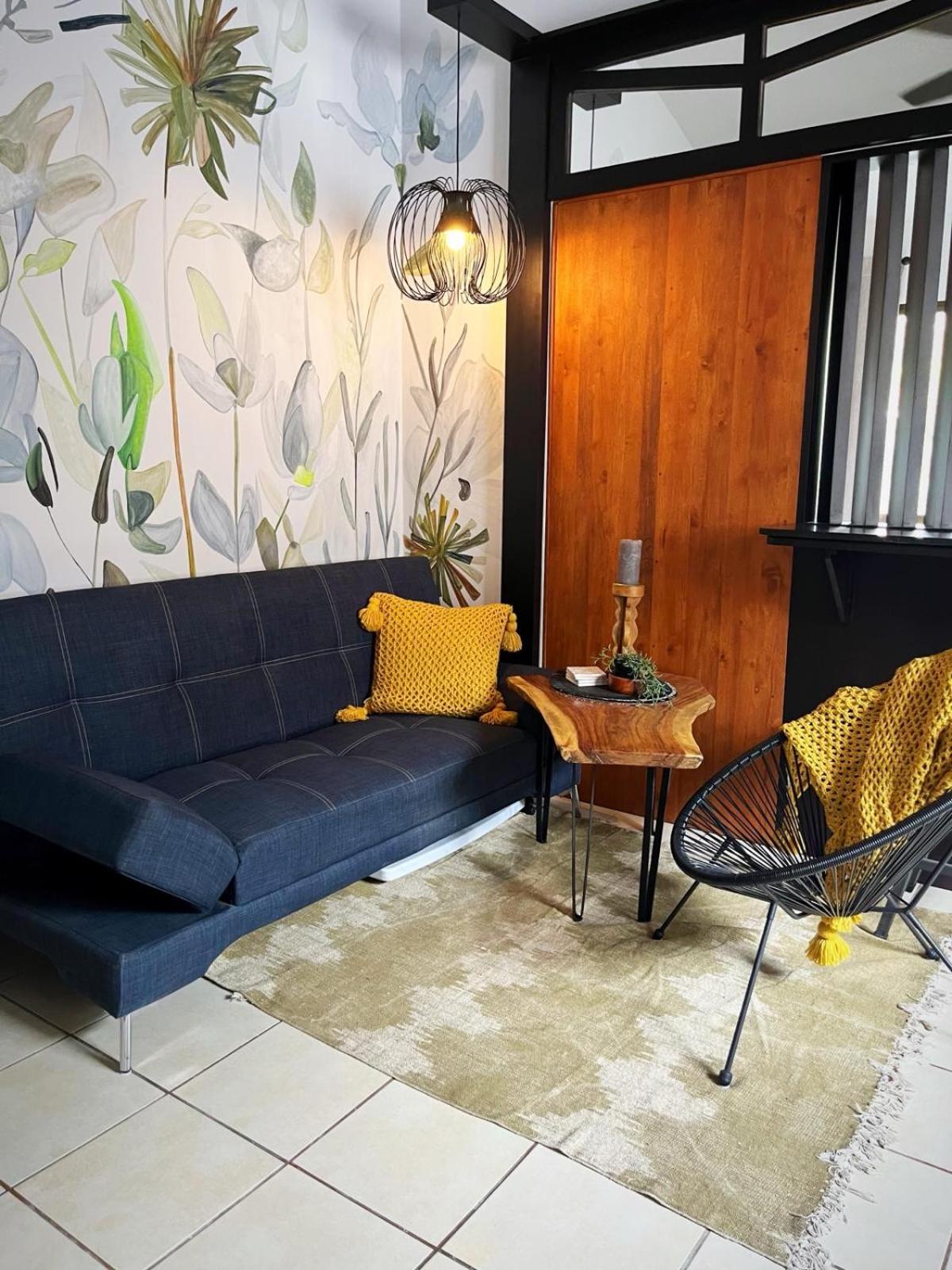 Designer-Inspired 1Bed1Bath Condo Close to Beach