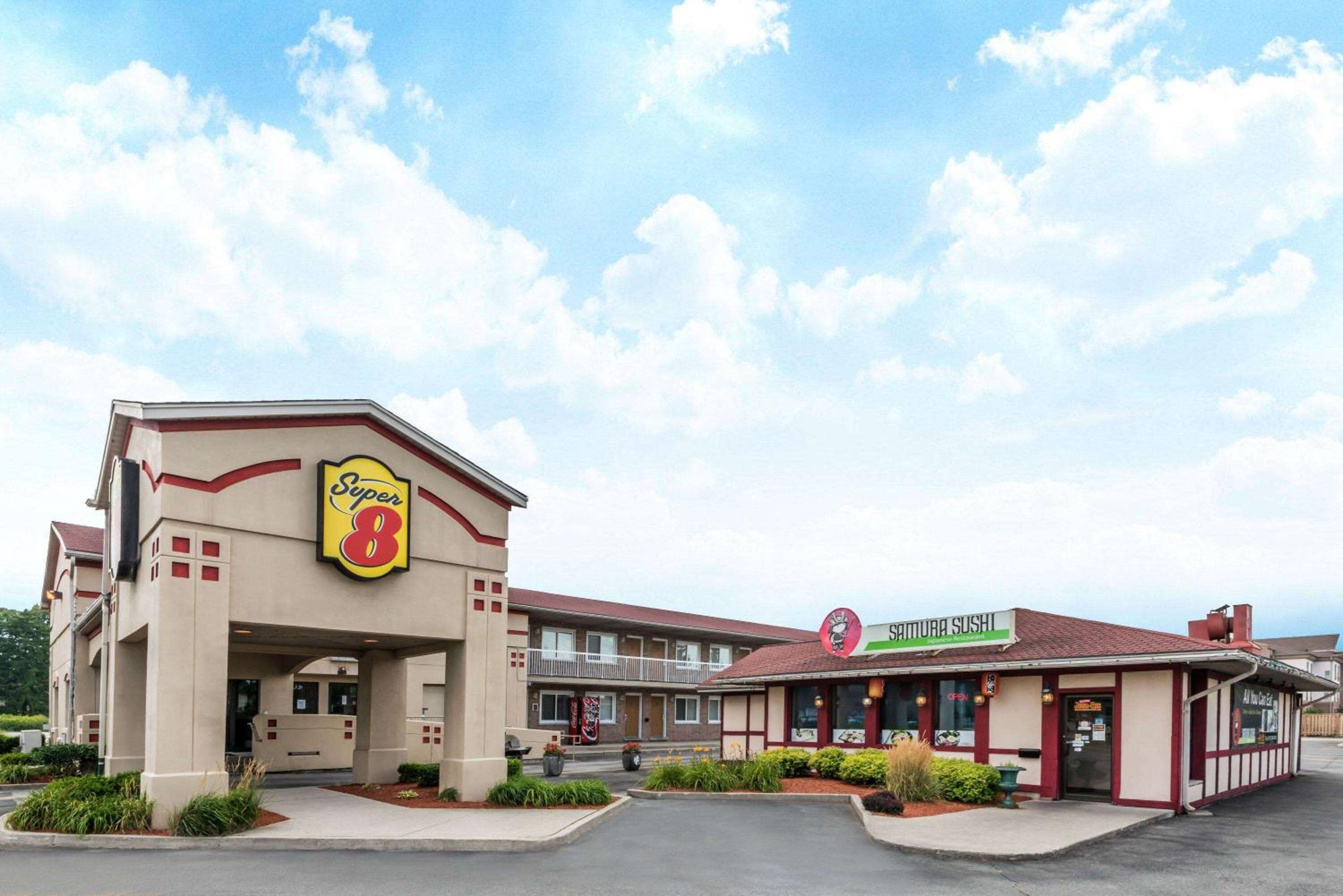 Guelph Vacations - Super 8 by Wyndham Guelph - Property Image 1