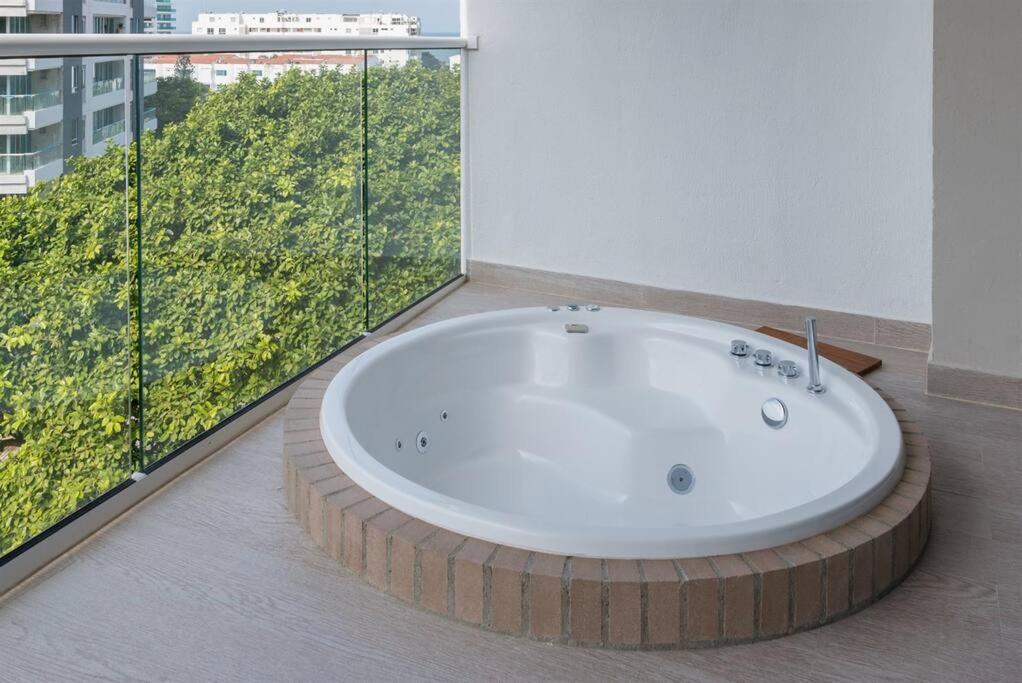 2BD Next to Beach W Pvt Jacuzzi Martinique 74