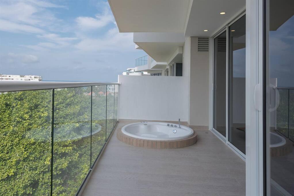 2BD Next to Beach W Pvt Jacuzzi Martinique 74