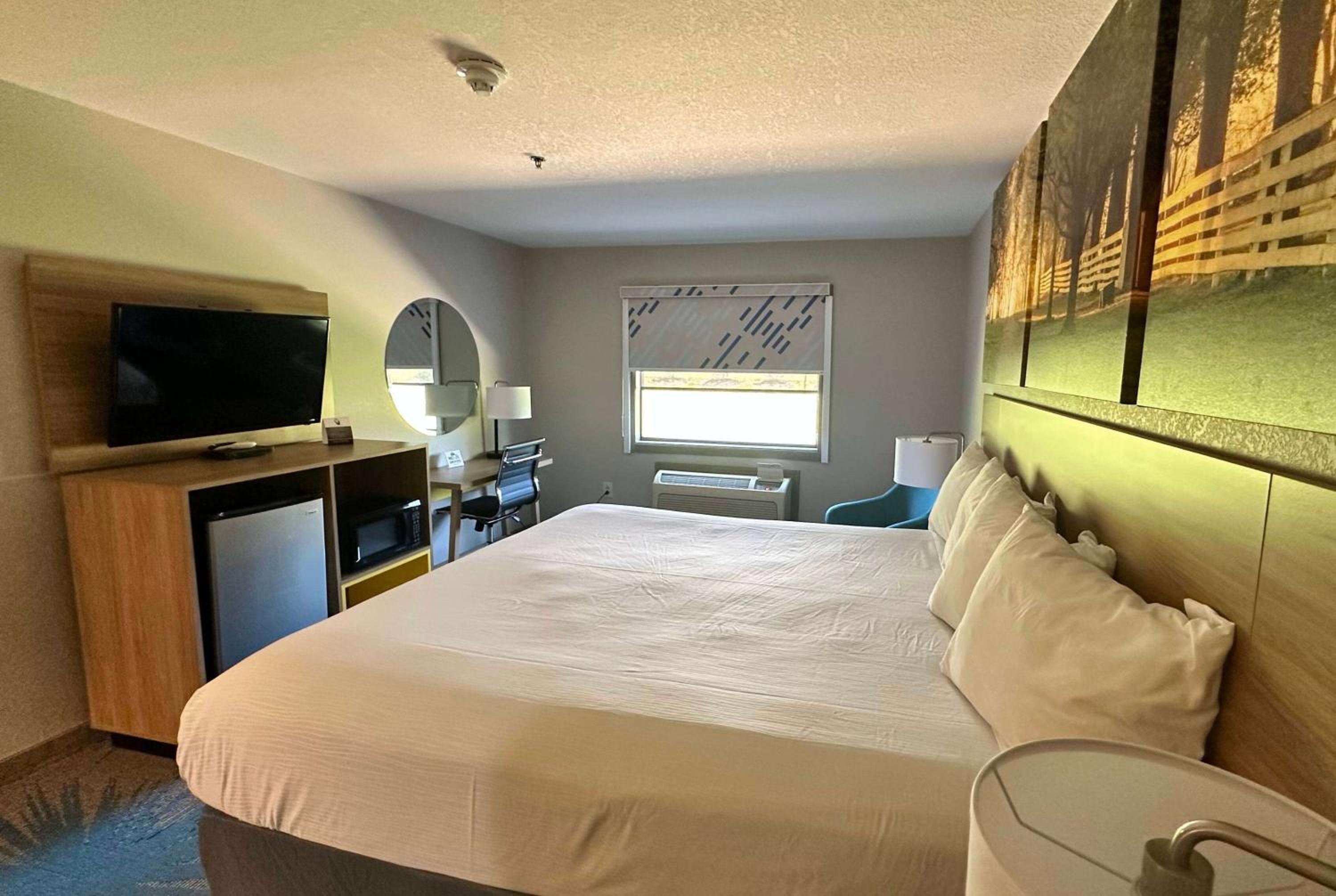 Days Inn & Suites by Wyndham Wynne view 5