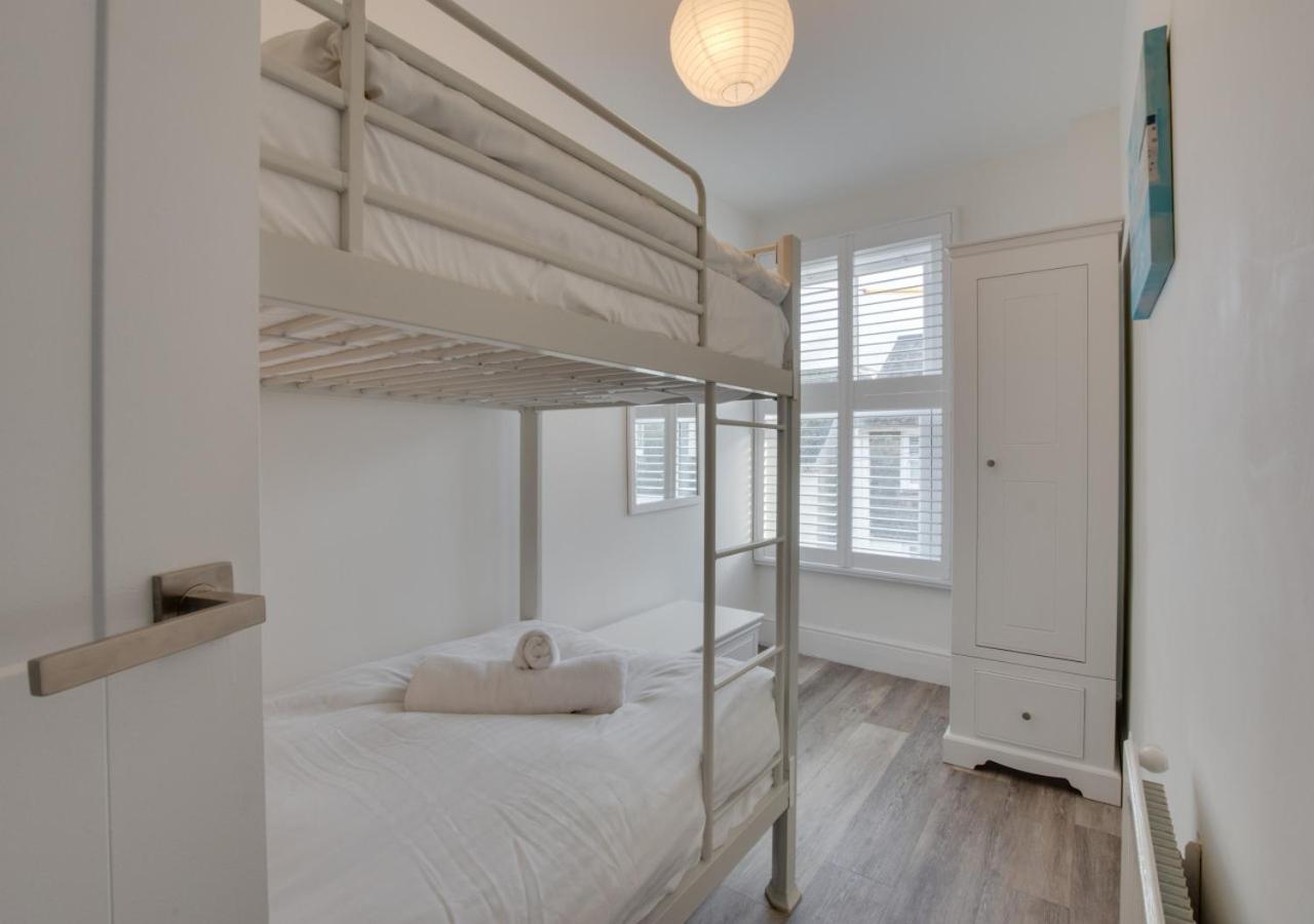4 Bed in Padstow oc-p00718