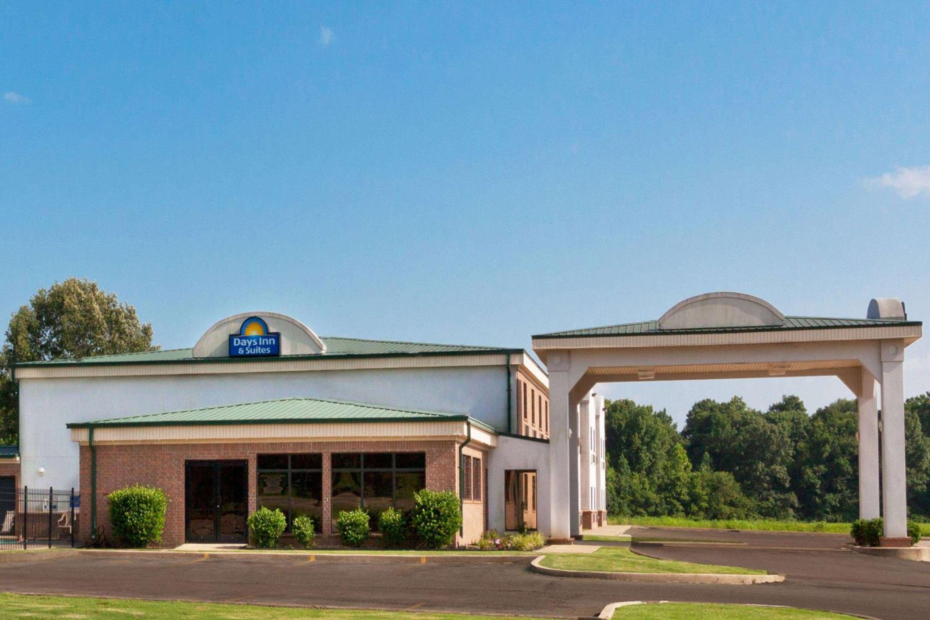 Days Inn & Suites by Wyndham Wynne view 2