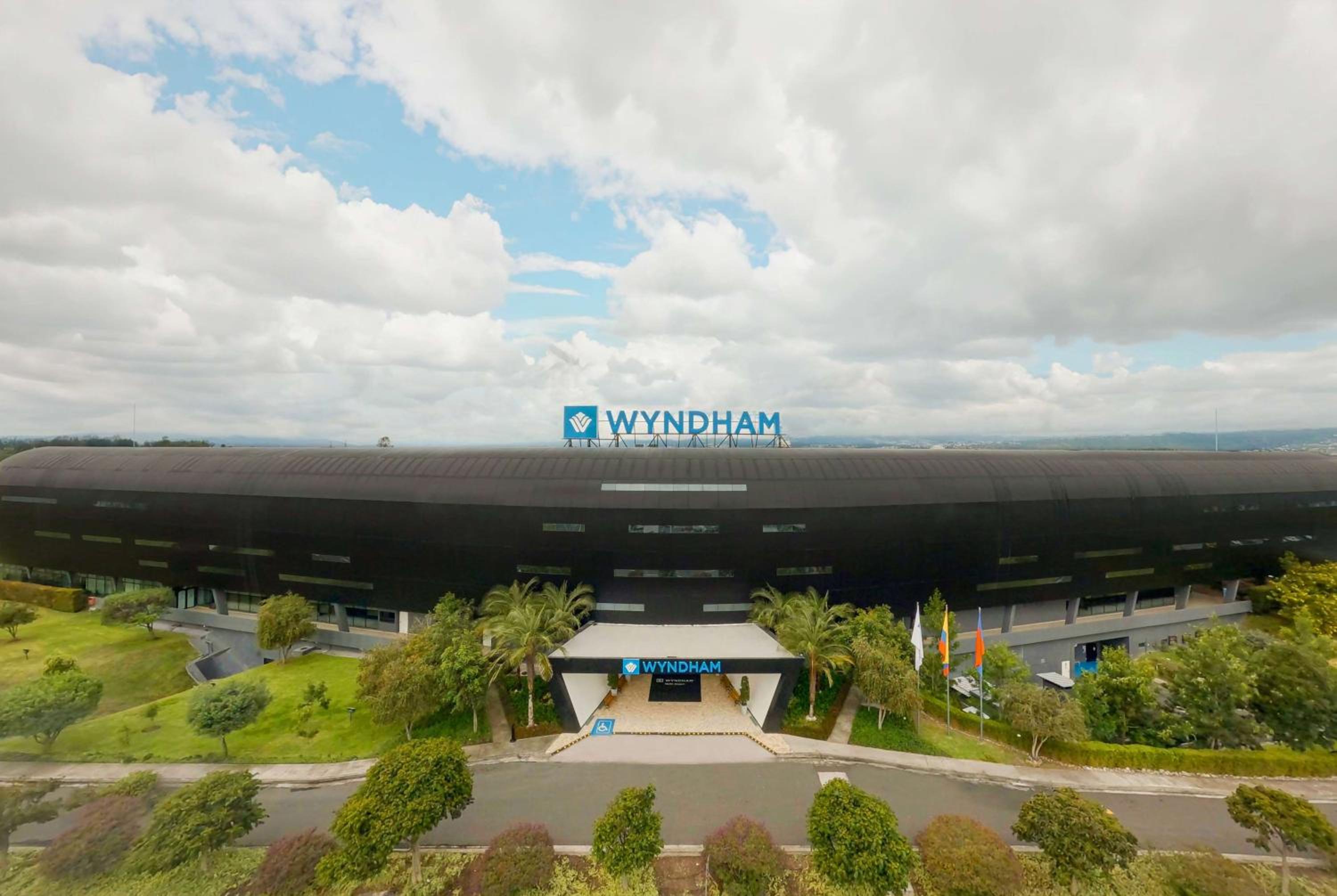 Hotel Wyndham Quito Airport - Image 1