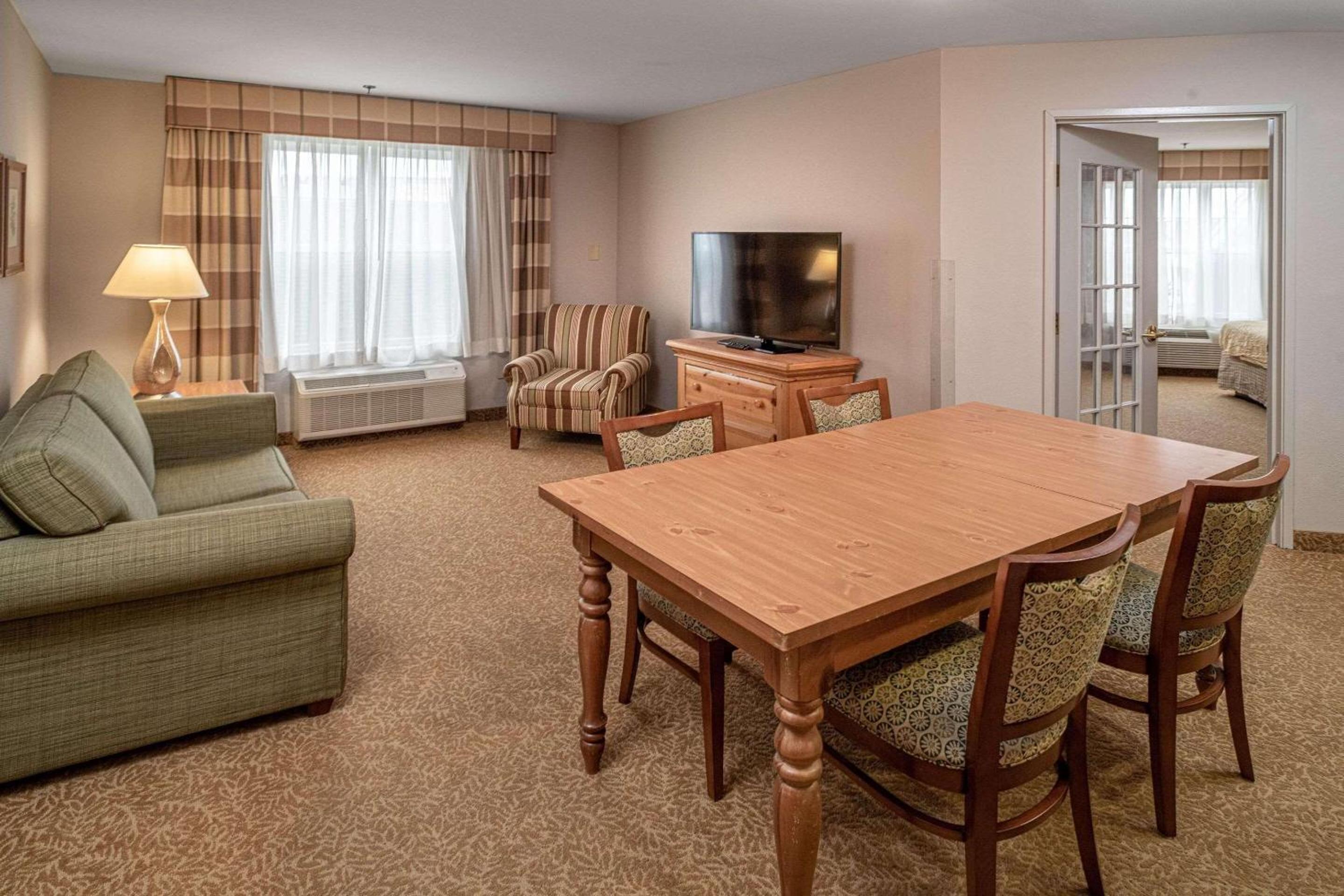 Beckley Vacations - Country Inn  Suites by Radisson, Beckley, WV - Property Image 44