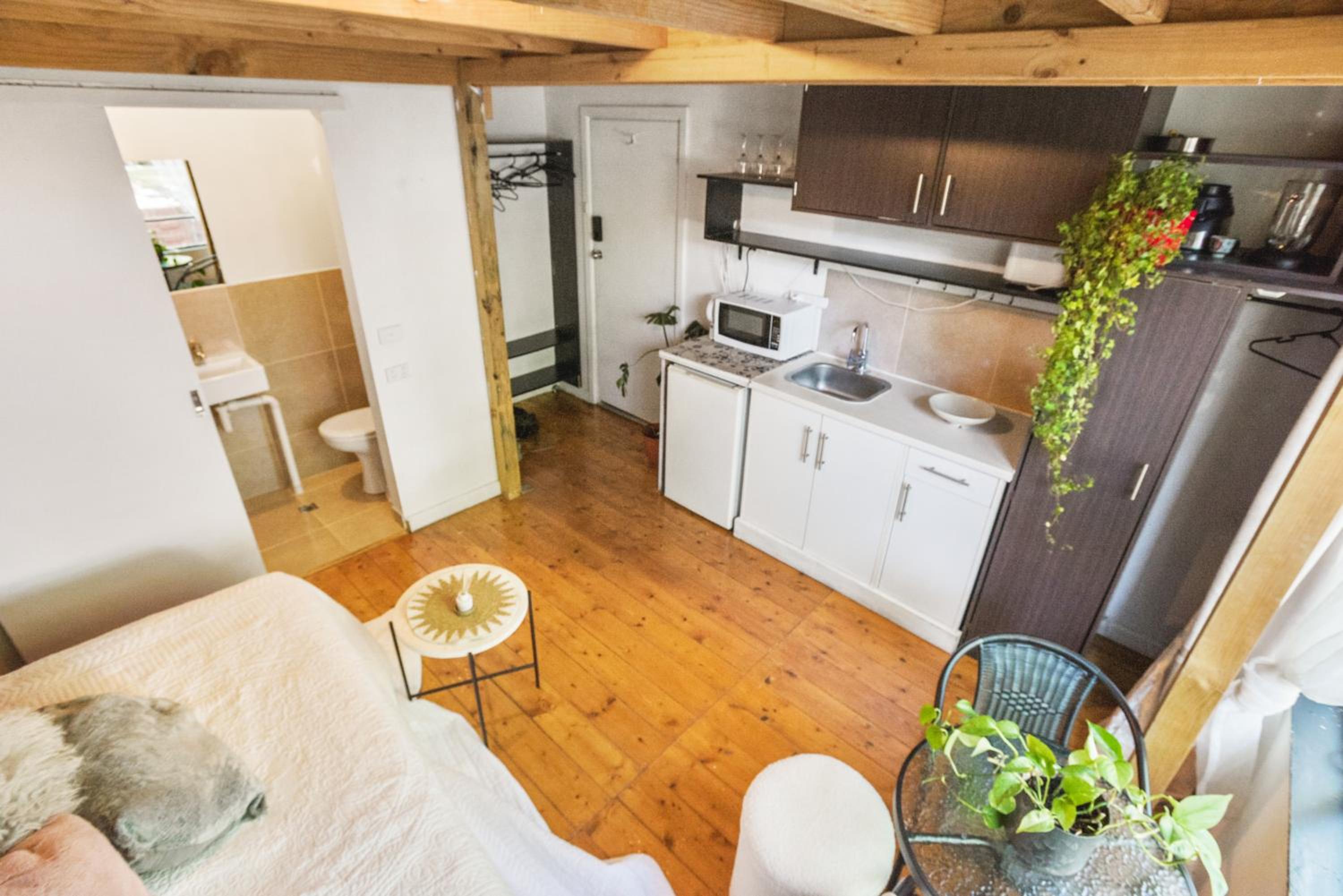 Carlton- loft studios to 2bedroom lofts-2-4pax 12mins City