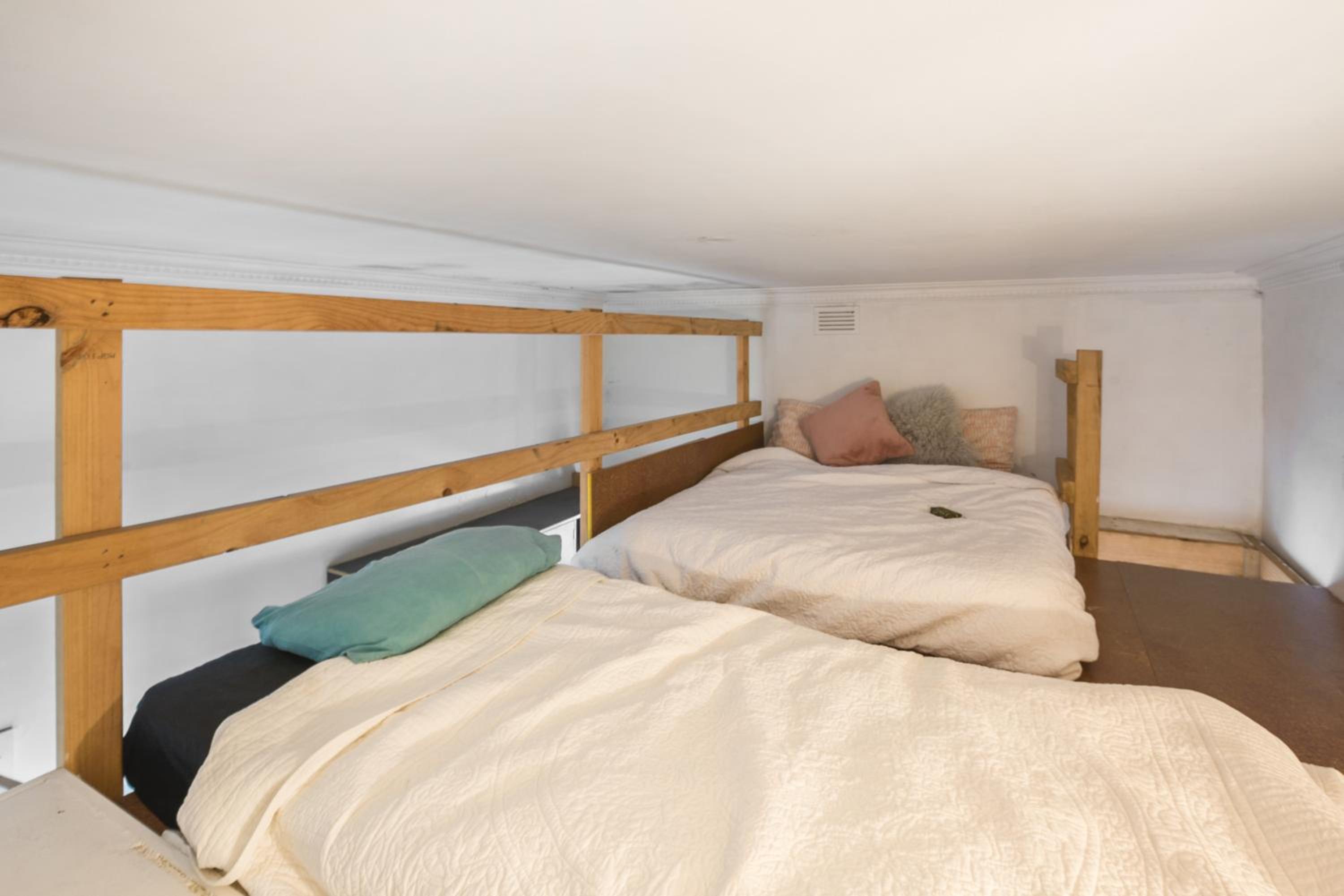 Carlton- loft studios to 2bedroom lofts-2-4pax 12mins City