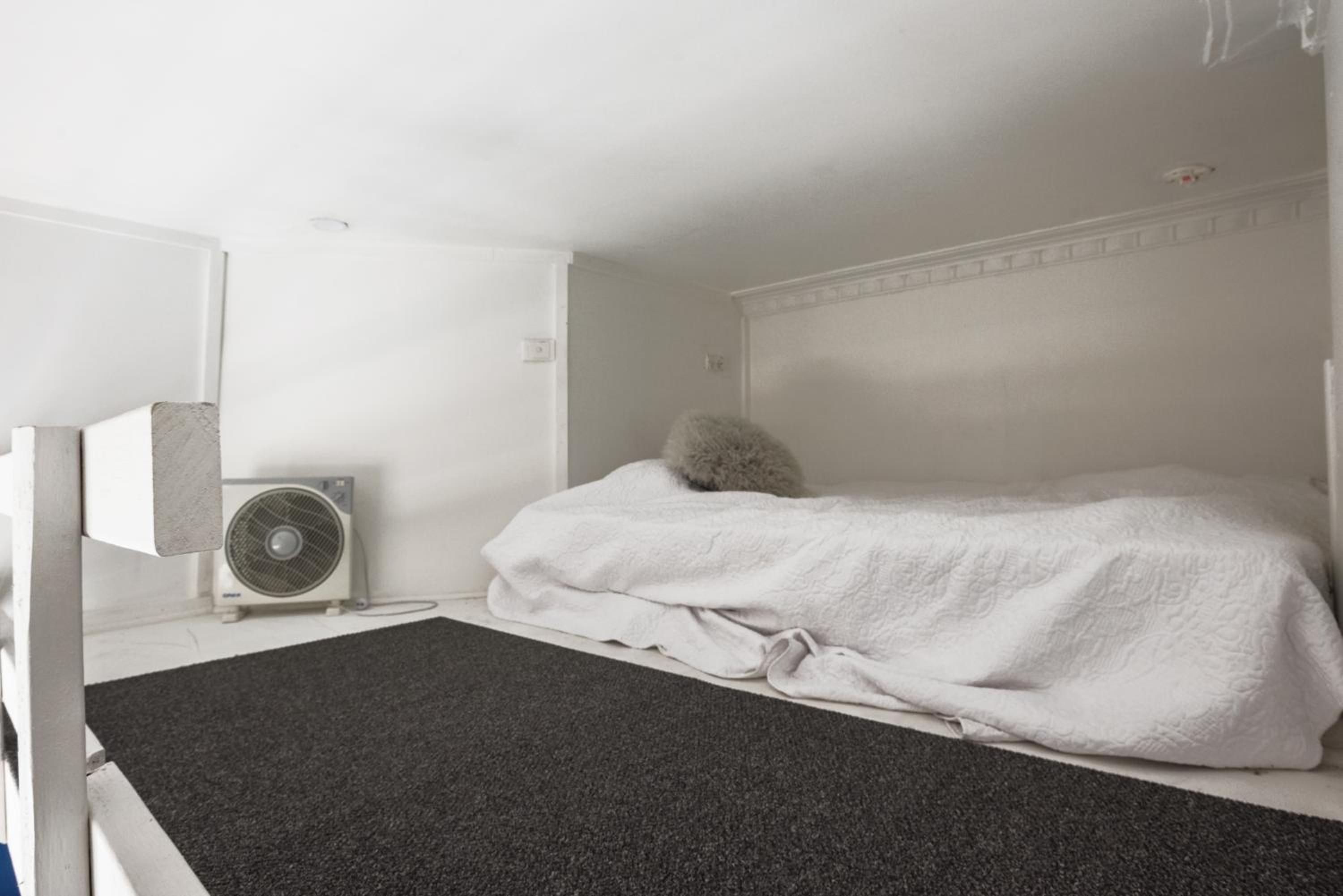 Carlton- loft studios to 2bedroom lofts-2-4pax 12mins City