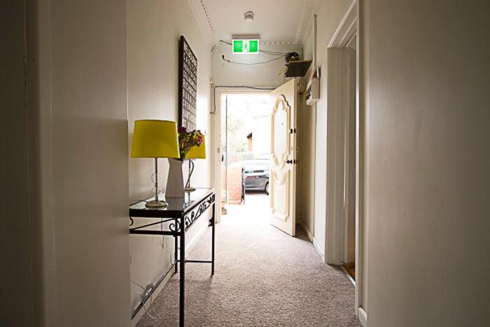 Carlton- loft studios to 2bedroom lofts-2-4pax 12mins City