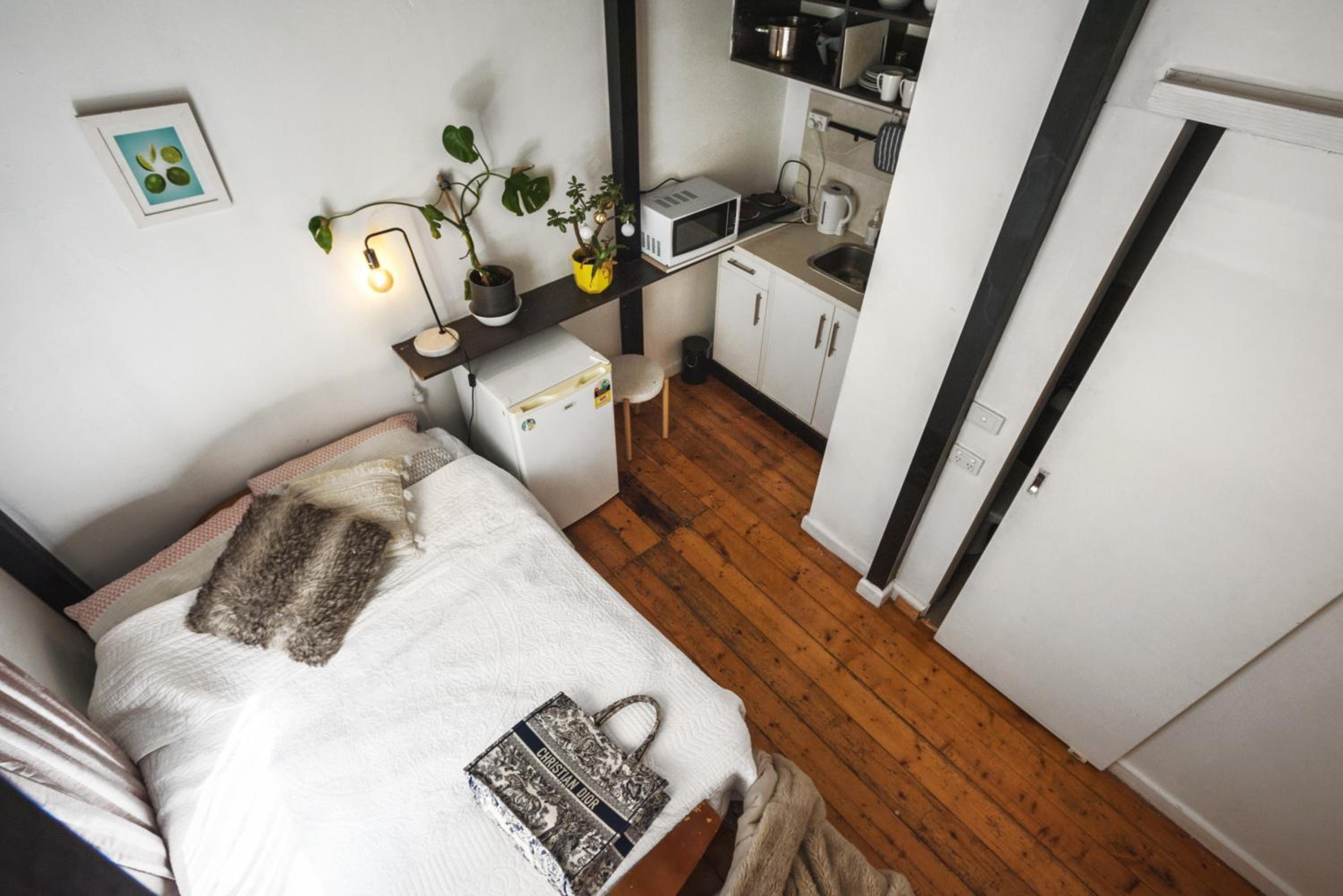 Carlton- loft studios to 2bedroom lofts-2-4pax 12mins City
