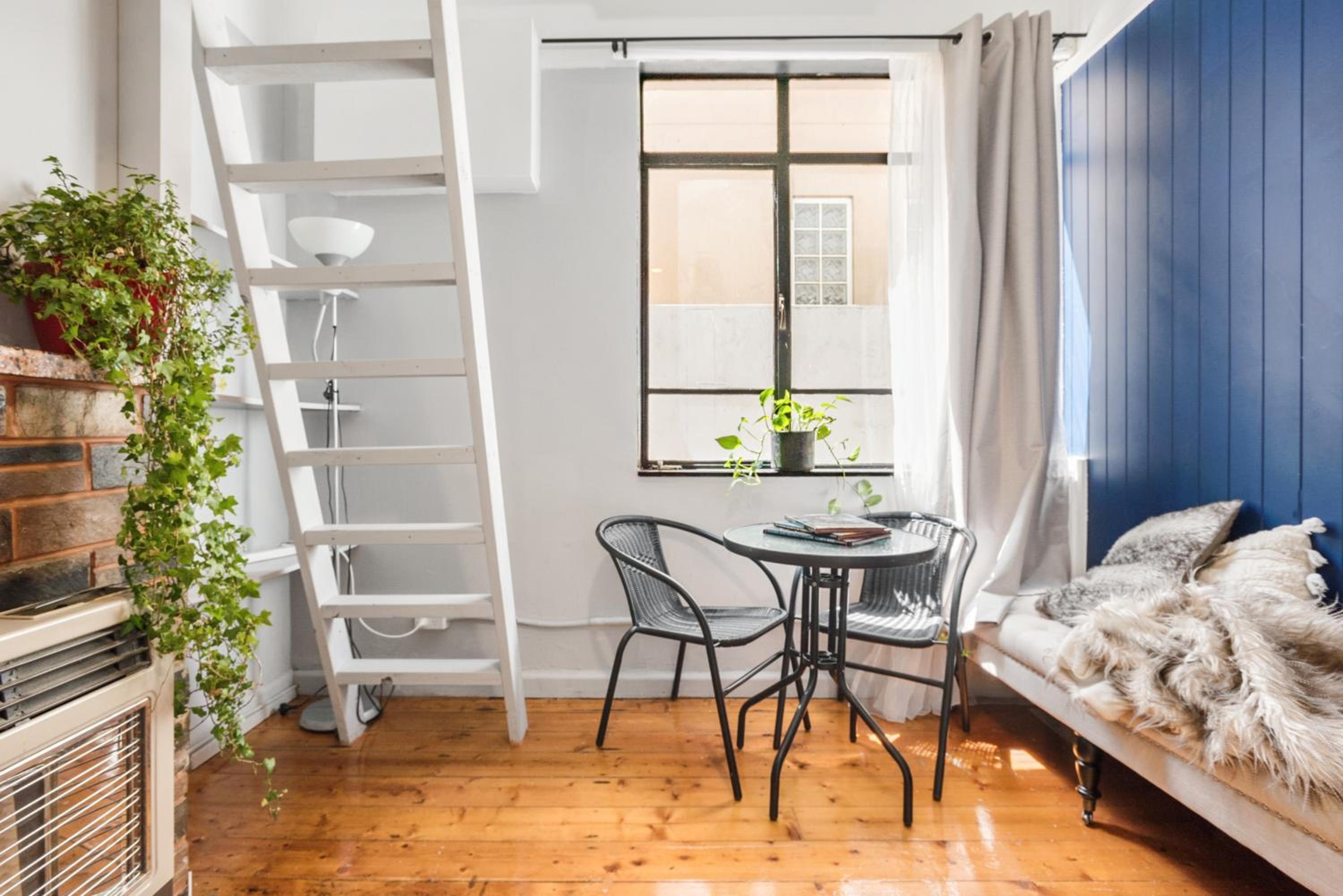 Carlton- loft studios to 2bedroom lofts-2-4pax 12mins City