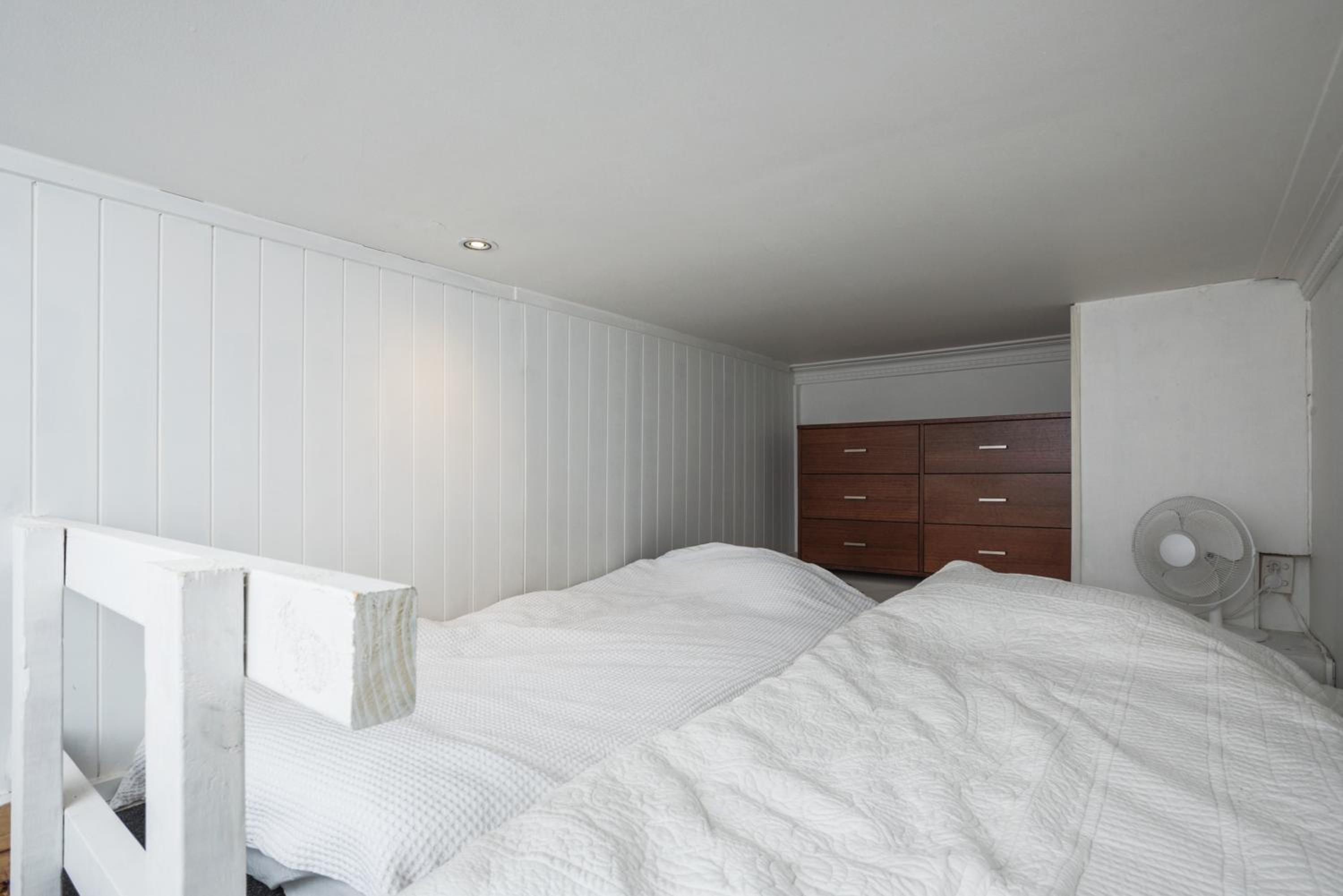 Carlton- loft studios to 2bedroom lofts-2-4pax 12mins City