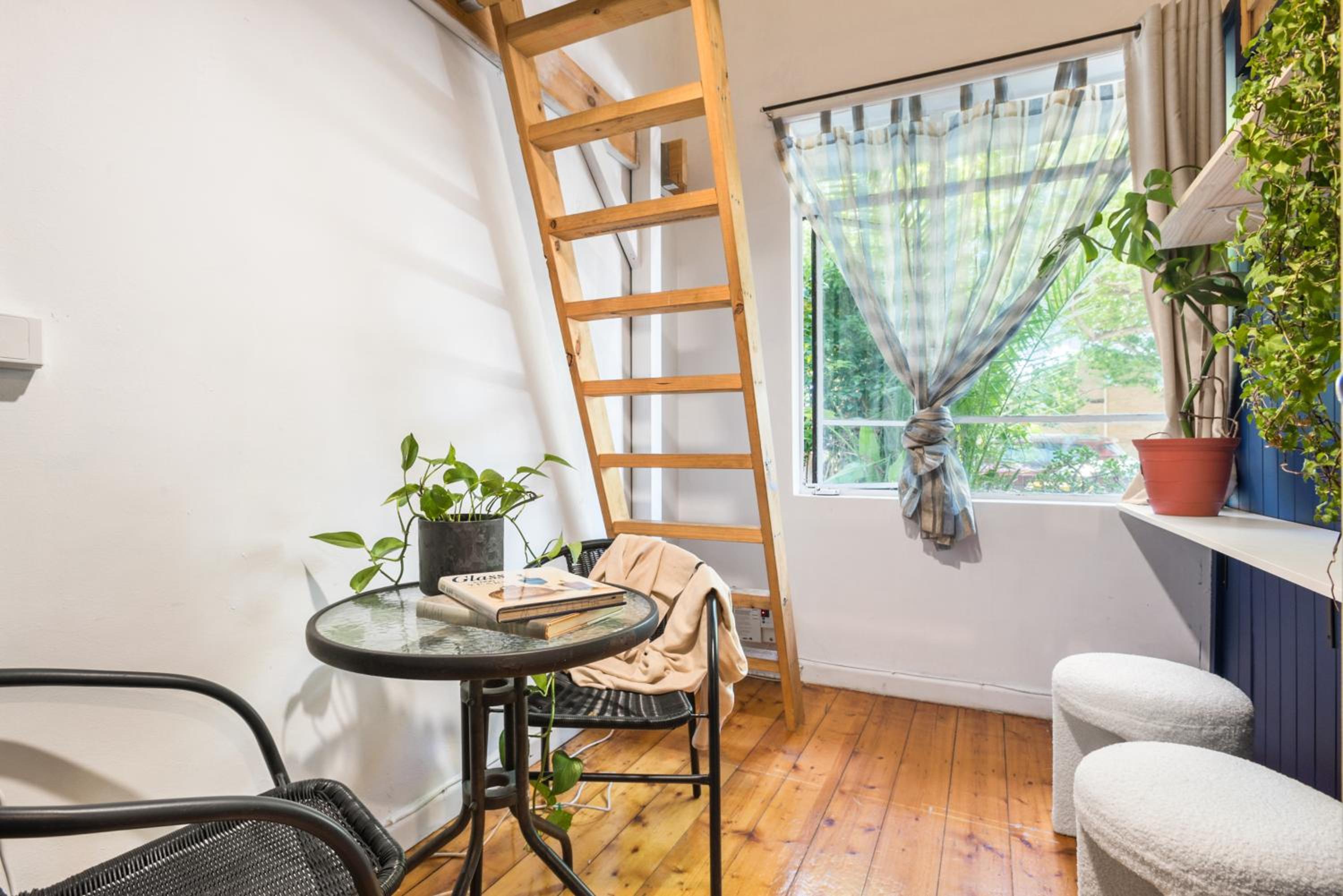 Carlton- loft studios to 2bedroom lofts-2-4pax 12mins City