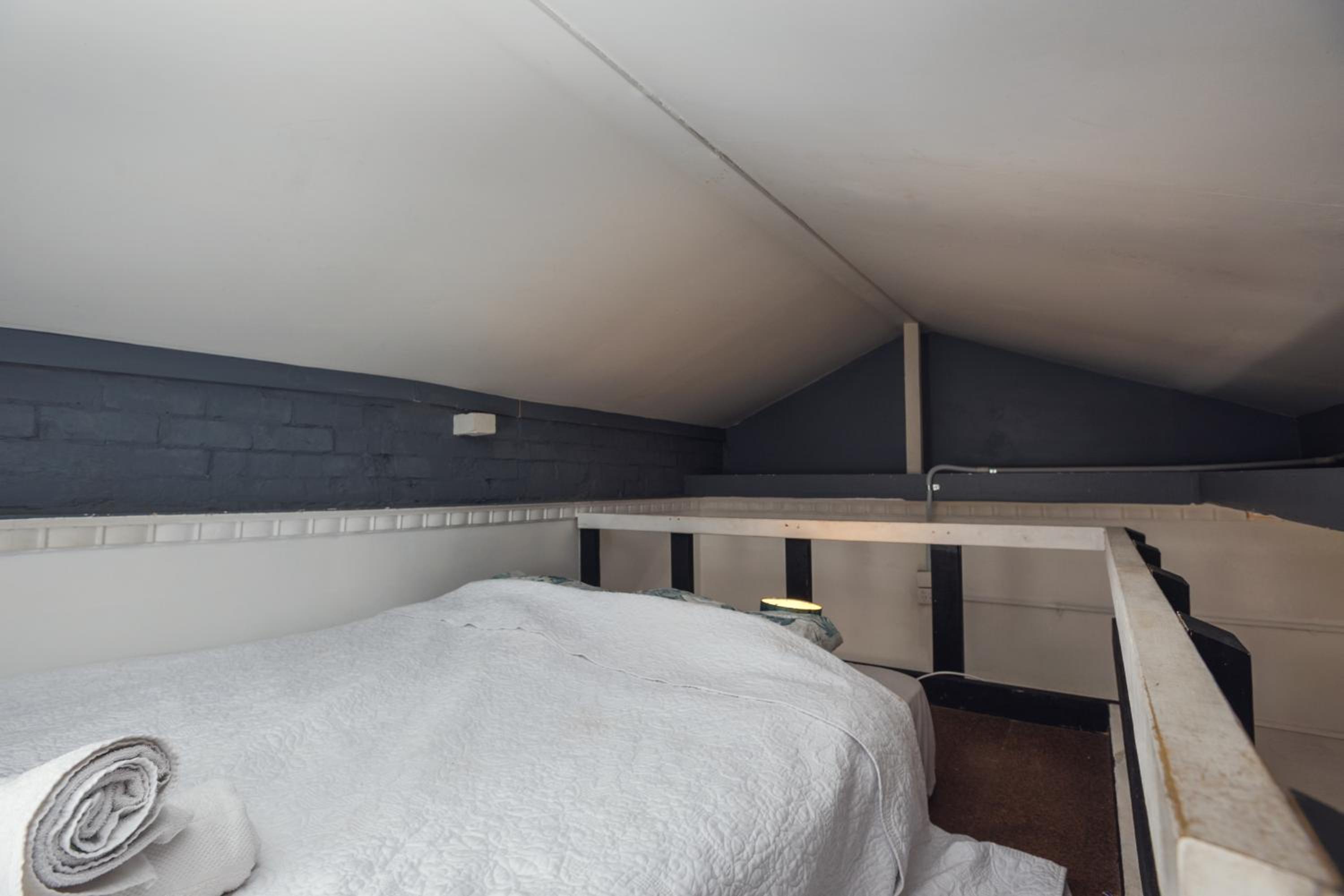 Carlton- loft studios to 2bedroom lofts-2-4pax 12mins City