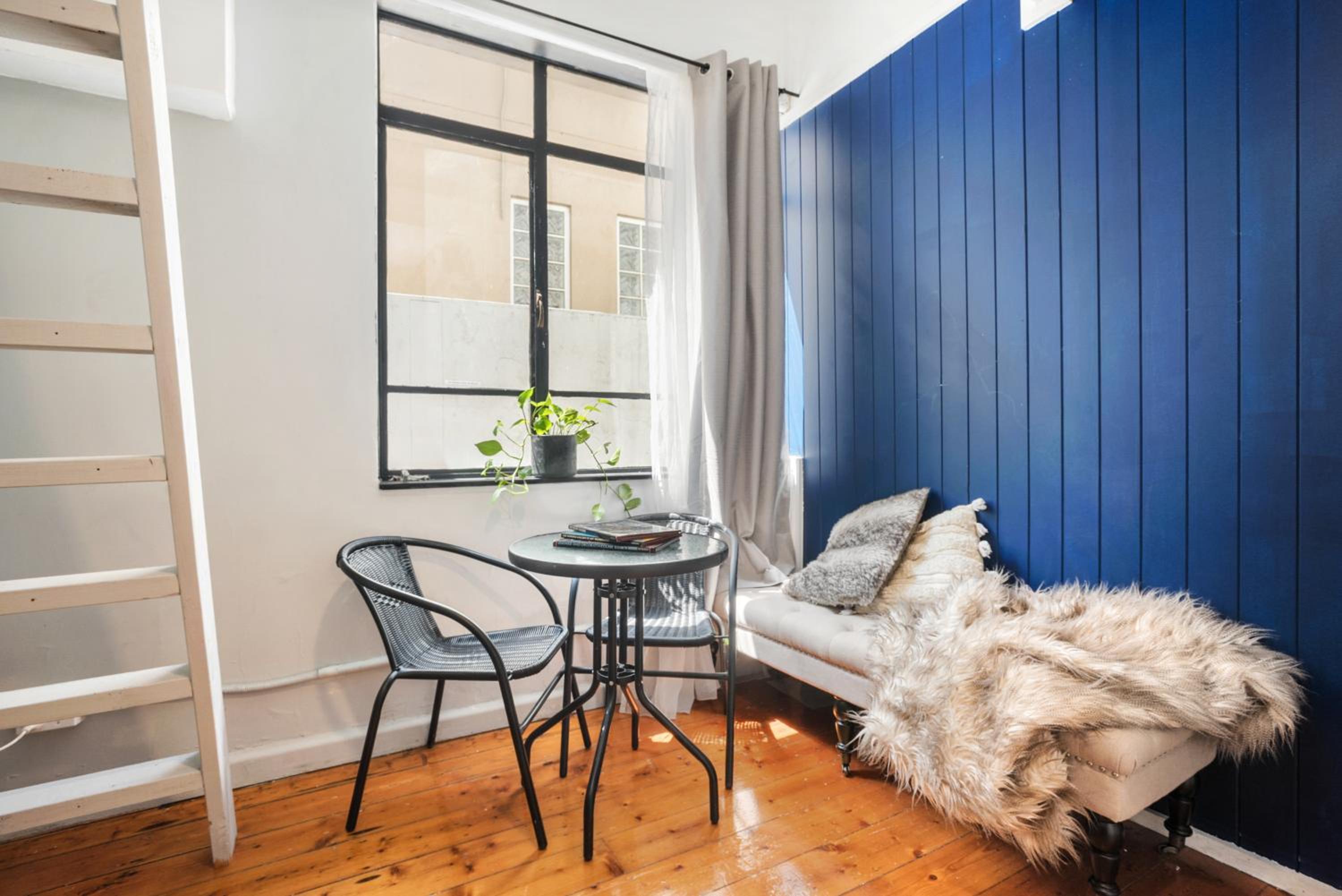 Carlton- loft studios to 2bedroom lofts-2-4pax 12mins City