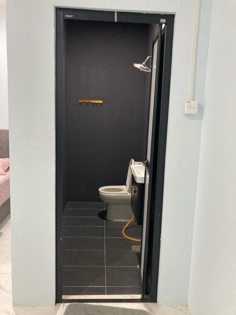 Roomstay McAyoh Self Check In Concept