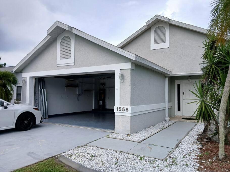 Punta Gorda Home, Sleeps 10