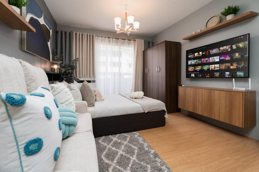 Newly Renovated Pasig Studio with Pool and Fiber Wi-Fi