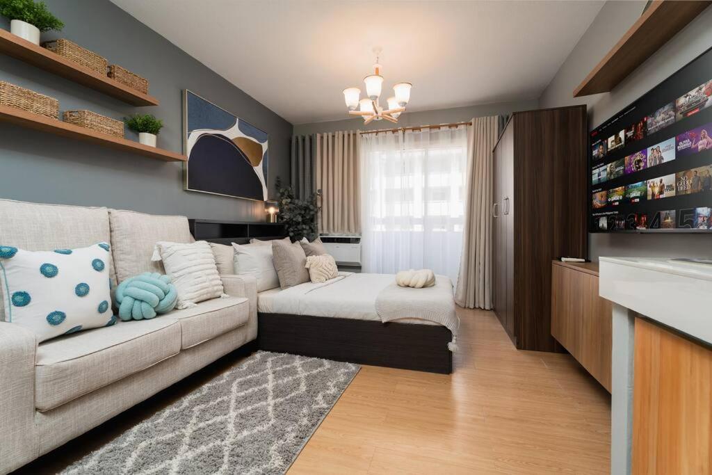 Newly Renovated Pasig Studio with Pool and Fiber Wi-Fi