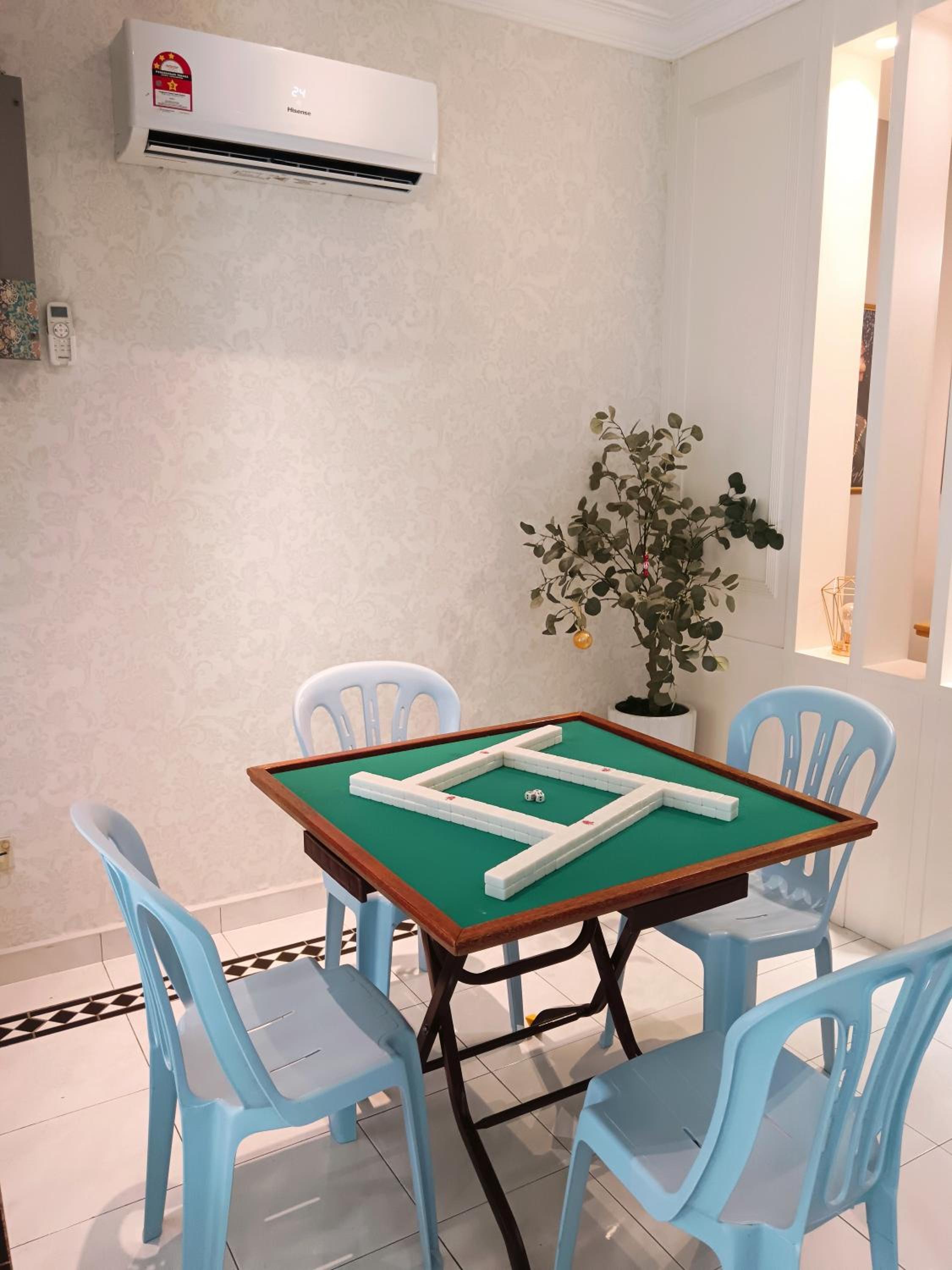 Molek -- Classic Spacious Serenity - 4BR3B - 13pax by Cowidea